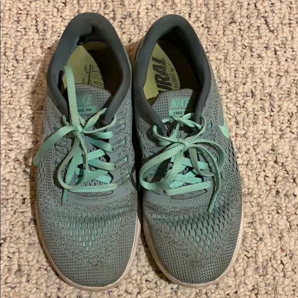 Women’s Nike running shoes - Picture 2 of 5